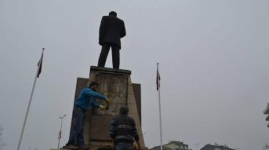 Atat&uuml;rk Anıtı Onarıldı