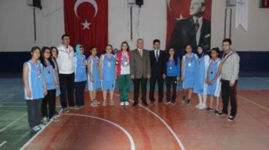 Gen&ccedil; Kızlarda Basketbolun Şampiyonu Anadolu Lisesi