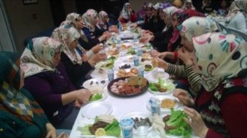 İzmit Belediyesi'nin "mahallede Gün Var" Etkinlikleri Devam Ediyor