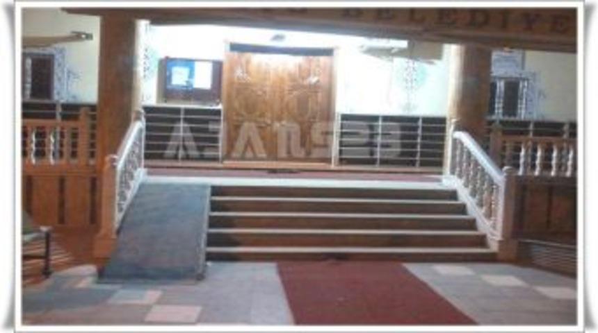 Cami imamını Namazda Bı&ccedil;akladılar