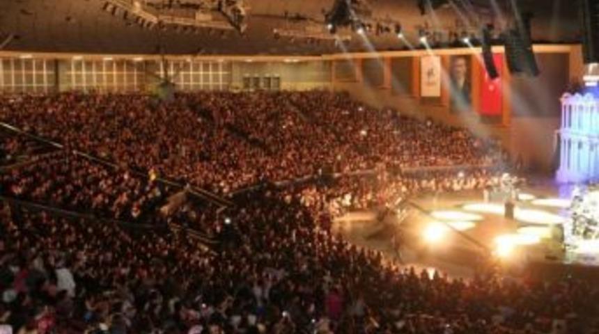 Mustafa Ceceli&rsquo;den Arenamega&rsquo;da Unutulmaz Konser