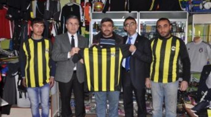 Mhp Sorgun Belediye Başkan Adayı Ergin G&uuml;l, Sorgun Belediyespor Taraftar Grubuna Forma Hediye Etti