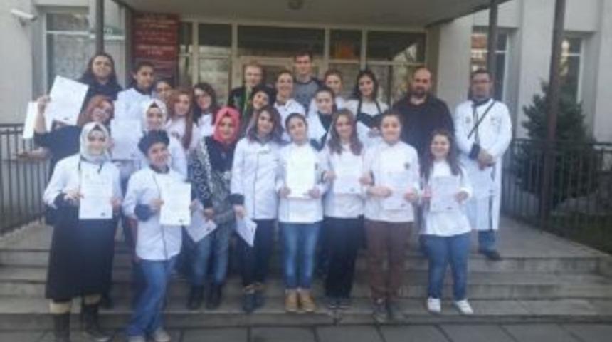 Gemlik Kız Teknik Ve Meslek Lisesi &Ouml;ğrencileri Polonya Mutfağını Tanıdı