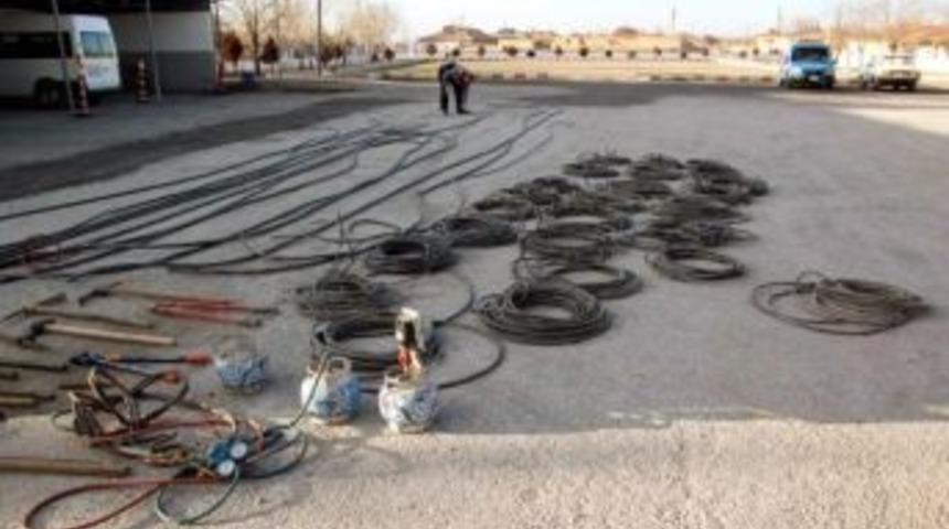 Jandarmadan Kablo Hırsızlarına Su&ccedil;&uuml;st&uuml;