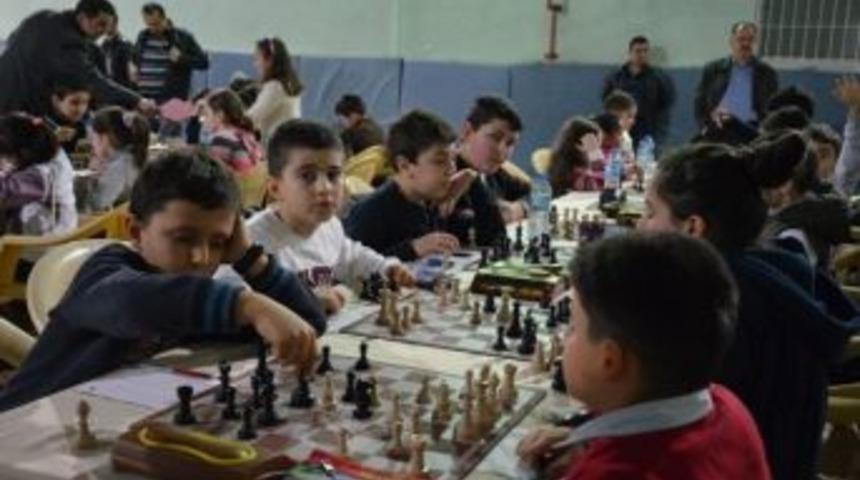 &Ccedil;ocuk Ve Yıldız Satran&ccedil;&ccedil;ılar Yarıştı