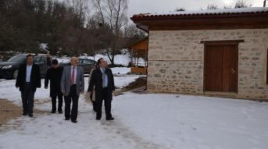 Tarihi K&uuml;re-i Hadid Camii&rsquo;ne &Ccedil;evre D&uuml;zenlemesi Yapılacak