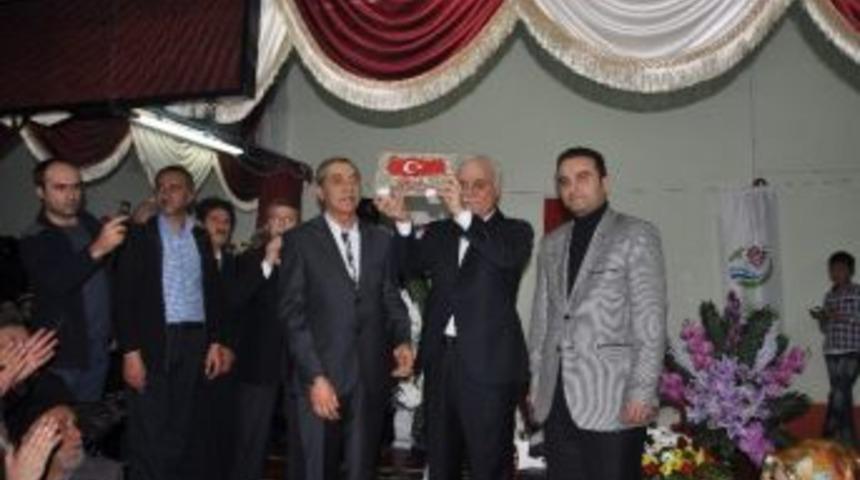 G&ouml;lbaşı&rsquo;nda Nihat Hatipoğlu'na Sevgi Seli