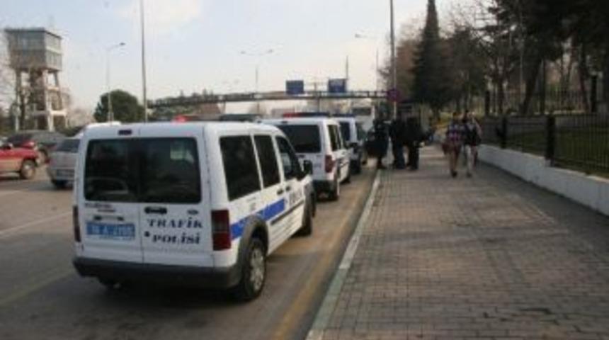 Ş&uuml;pheli Otomobilden Av T&uuml;feği &Ccedil;ıktı