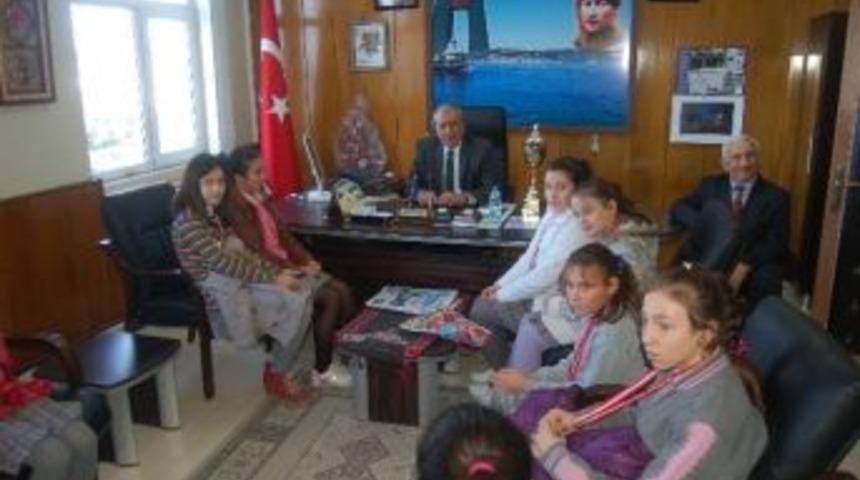 Şampiyon Kızlar Kurum Ziyaretlerini Ger&ccedil;ekleştirdi