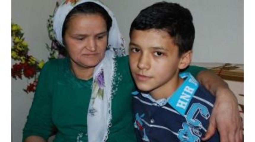 B&ouml;brek Hastası Annesine Bakmak İ&ccedil;in Simit Satıyor