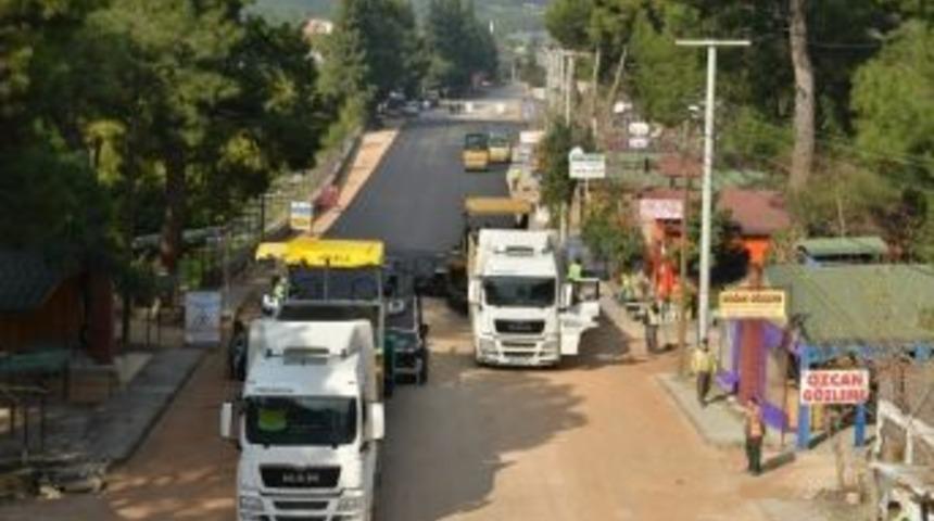 Sosyete Pazarı&rsquo;nda Sıcak Asfalt Yapılıyor