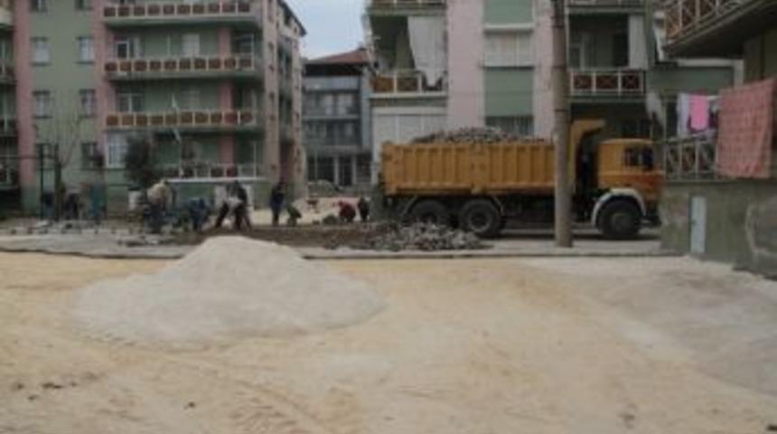 Kula'da Bir Yılda 148 Bin Metre Kare Parke Taşı D&ouml;şendi