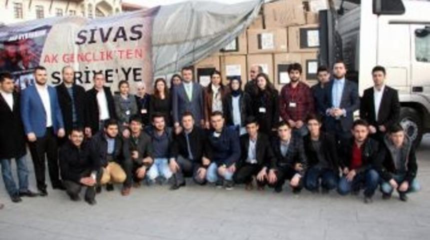 Sivaslı Ak Gen&ccedil;lerin Topladığı Yardımlar Yola &Ccedil;ıktı