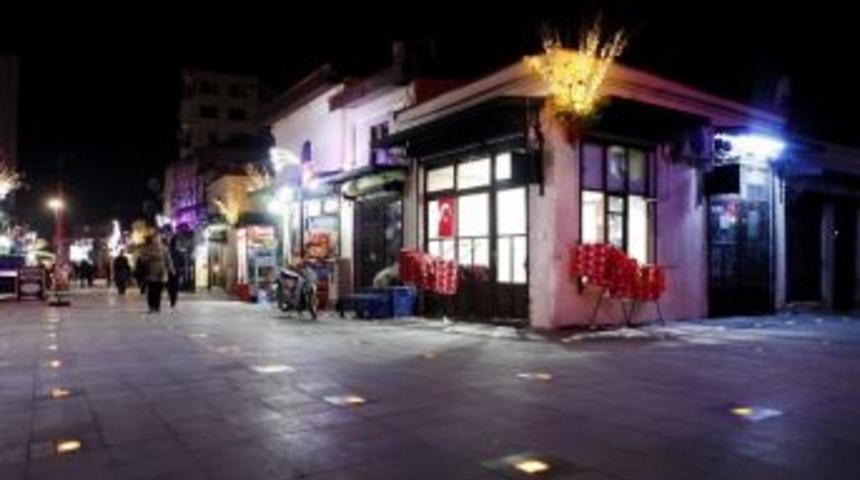 Bornova'nın Bin Yıllık &Ccedil;arşısı Pırıl Pırıl