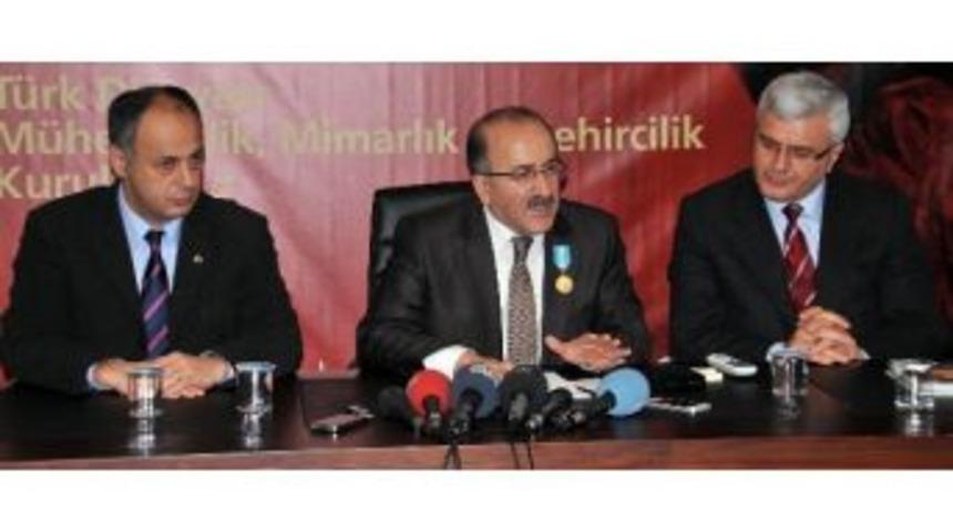 Trabzon Belediye Başkanı G&uuml;mr&uuml;k&ccedil;&uuml;oğlu Basın Mensuplarının Sorularını Cevaplandırdı