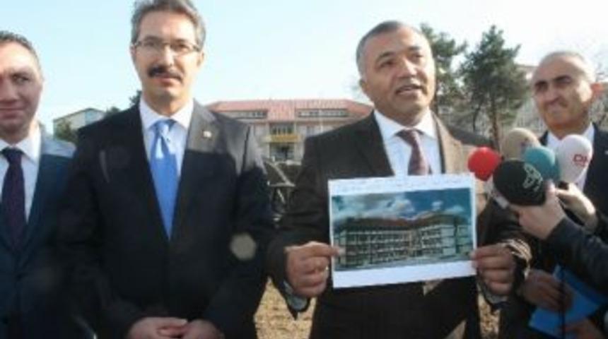 Vali &Ccedil;ift&ccedil;i Ve Milletvekili &Uuml;nal, Eğitim Yatırımlarını İnceledi