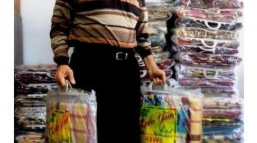 Sarıg&ouml;l Esnaf Kefalet &Uuml;yelerine Battaniye Dağıttı