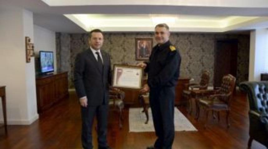 Validen Komutana Başarı Belgesi
