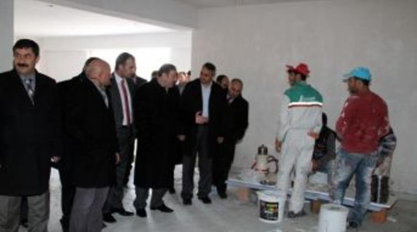 Kadıoğlu, Ardahan K&uuml;lt&uuml;r Evi İnşaatını İnceledi