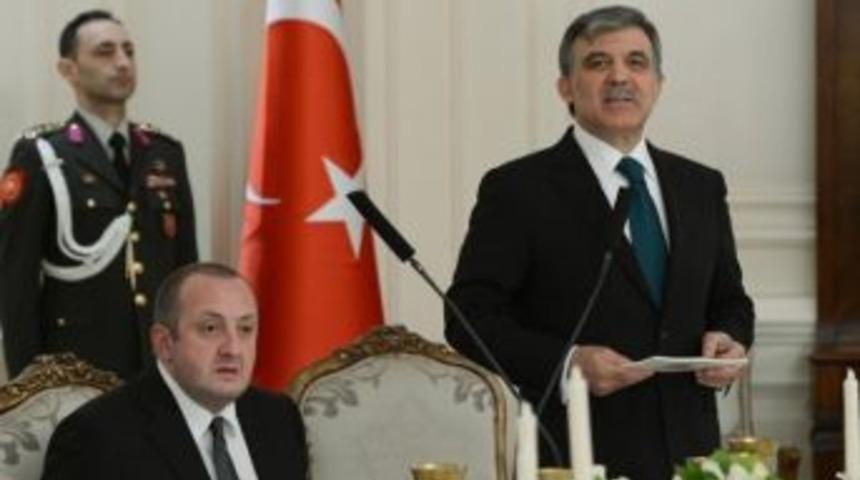 Cumhurbaşkanı G&uuml;l, G&uuml;rcistan Cumhurbaşkanı Giorgi Margvelashvili Onuruna Resmi Akşam Yemeği Verdi