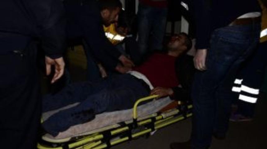 Kocaeli'de Bı&ccedil;aklı Kavga: 1 Yaralı