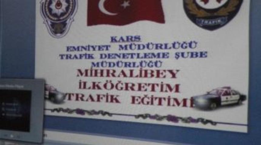 Kars&rsquo;ta &Ouml;ğrencilere Y&ouml;nelik &lsquo;yaya Eğitim Semineri&rsquo; D&uuml;zenlendi
