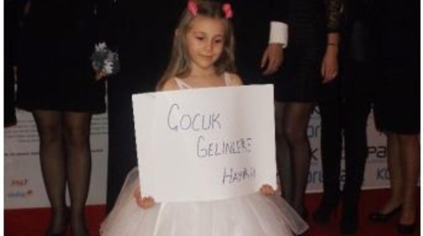 &Ccedil;ocuk Gelinler Sergisi Acı Ger&ccedil;eği G&ouml;zler &Ouml;n&uuml;ne Seriyor