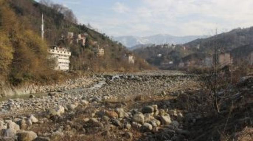 Rize'de Dereler Kurudu