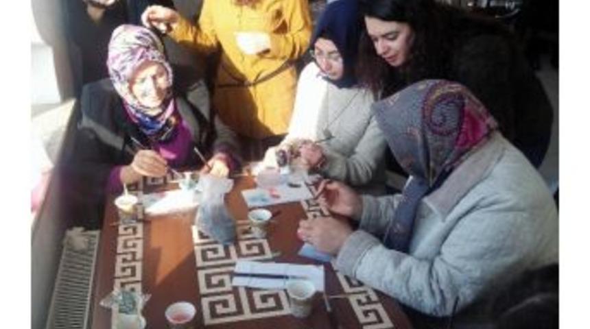 Dedeler İle Torunlar Birlikte Seramik Boyadı