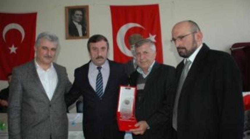 Esnaflarımızdan Mustafa Aykut'a Plaket
