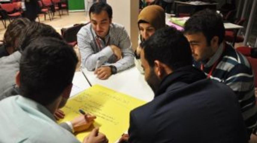 Gen&ccedil;ler &lsquo;demokratik Katılımı&rsquo; Konuştu