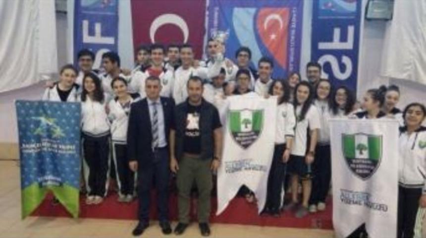 Şehitkamil Havuzda T&uuml;rkiye Derecelerine Doymuyor