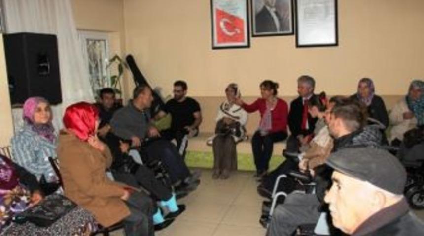 Engelliler Toplum İ&ccedil;inde Olmalıdır