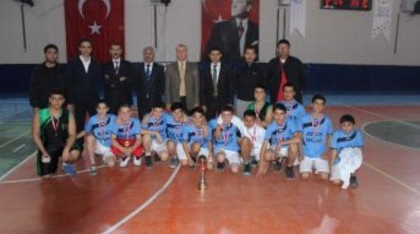 Yıldız Erkeklerde Basketbolun Şampiyonu S&uuml;leyman Demirel Ortaokulu