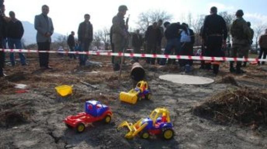 9 Yaşındaki &Ccedil;ocuk Sondaj Kuyusuna D&uuml;şt&uuml;