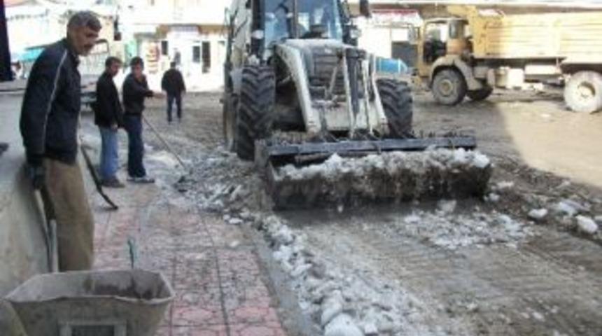 Beyt&uuml;şşebap&rsquo;ta Vatandaşlar G&uuml;neşin Keyfini &Ccedil;ıkardı