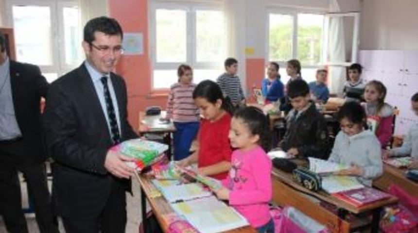 Bergama'da Karne Hediyeleri Başkan G&ouml;nen&ccedil;&rsquo;ten