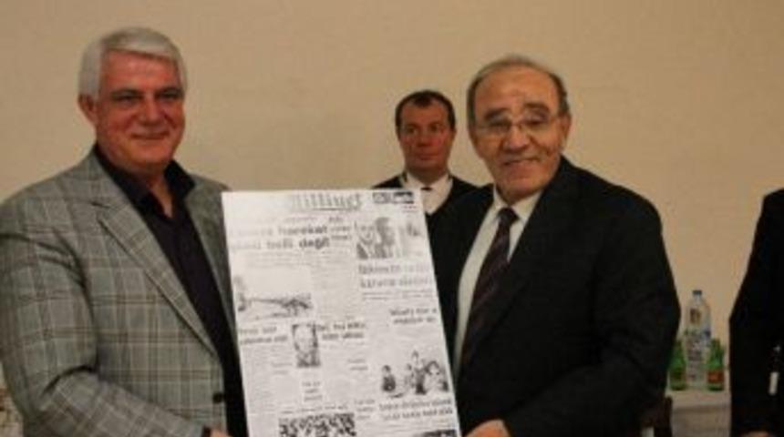 Başkan Sedef&ccedil;i'ye Doğum G&uuml;n&uuml; Tarihli Gazete Hediyesi