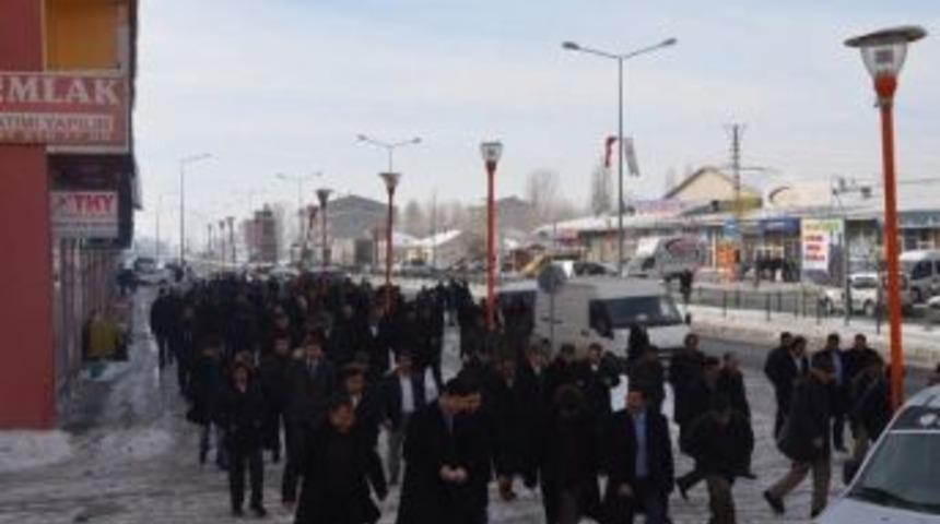 Ak Parti &Ccedil;aldıran Belediye Başkanı Ve Belediye Başkan Adayı Yıldırım&rsquo;ın Esnaf Ziyareti Miting Havasında Ge&ccedil;ti