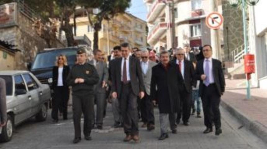 Demirci&rsquo;de &ldquo;kadına Şiddete Son&rdquo; Y&uuml;r&uuml;y&uuml;ş&uuml; D&uuml;zenlendi