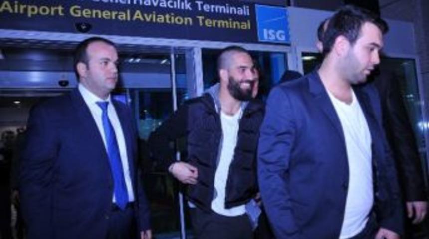 Arda Turan İstanbul&rsquo;da