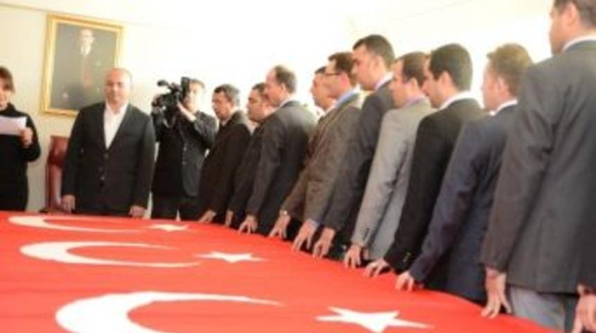 Uşak Belediyesi&rsquo;nde 48 S&ouml;zleşmeli Memur Yemin Ederek Kadrolu Oldu