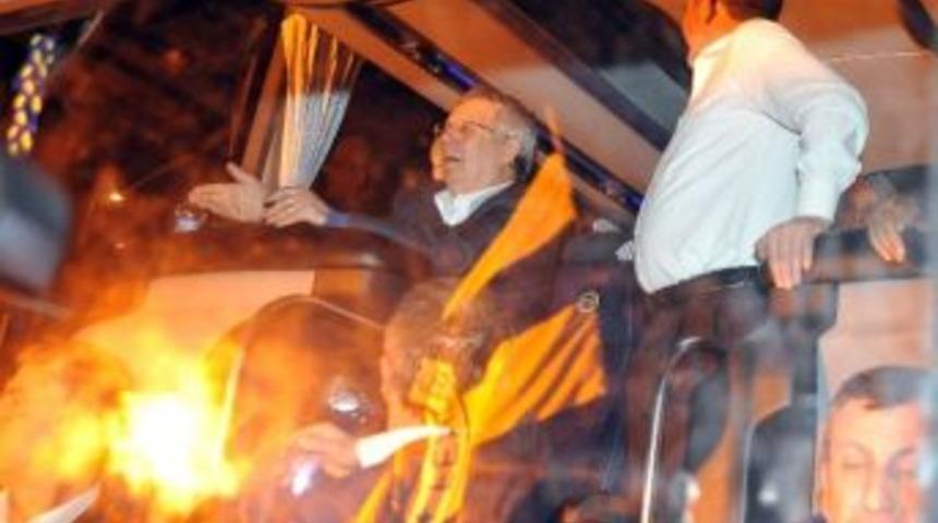Aziz Yıldırım Coşkuyla Karşılandı