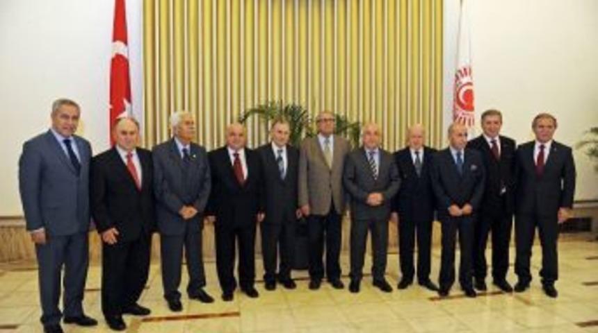 Tbmm Başkanı &Ccedil;i&ccedil;ek, Eski Meclis Başkanlarına Yemek Verdi