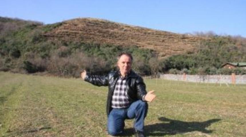 (&ouml;zel Haber) Dede Toprağına &Ouml;p&uuml;p Koklayarak Veda Etti