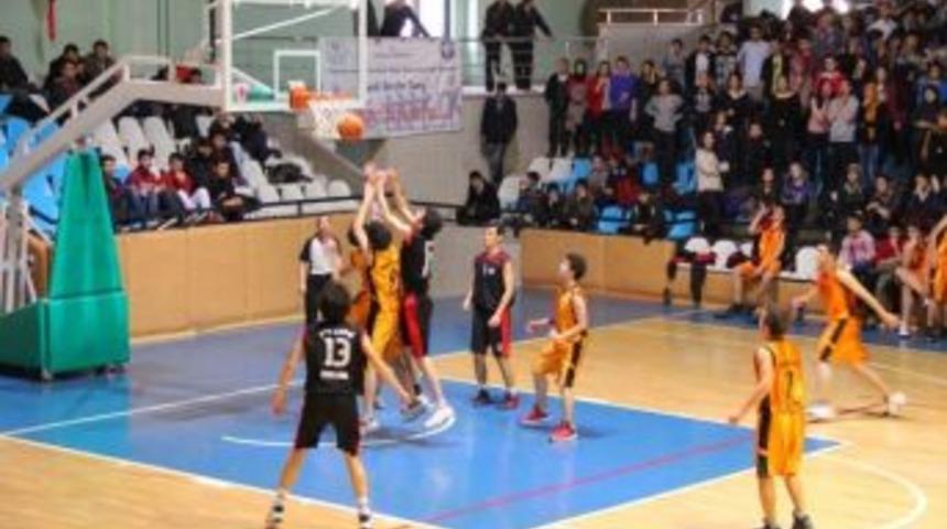 Gen&ccedil; Erkekler Basketbol Şampiyonu Fen Lisesi