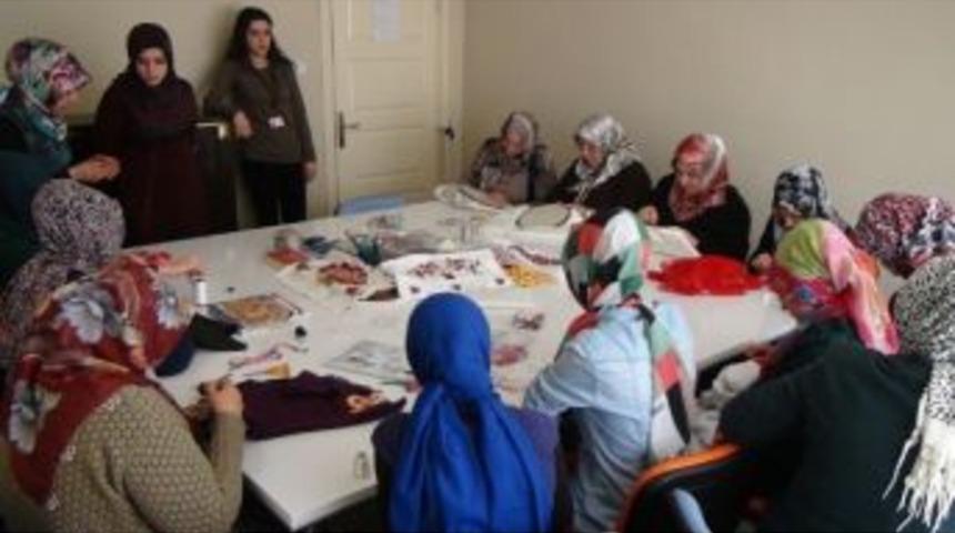 Bitlisli Kadınlar Kadem&rsquo;le Meslek &Ouml;ğreniyor