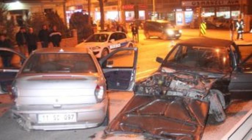 Osmaneli'de Trafik Kazası, 4 Yaralı