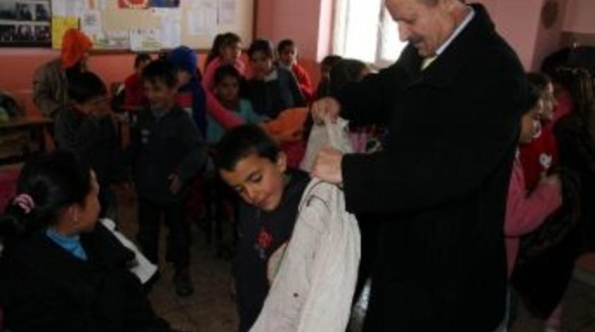 Muradiyeli &Ouml;ğrencilere Giyim Yardımı