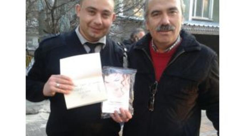 Bucak'ta Yazar Okuyucunun Ayağına Gidiyor